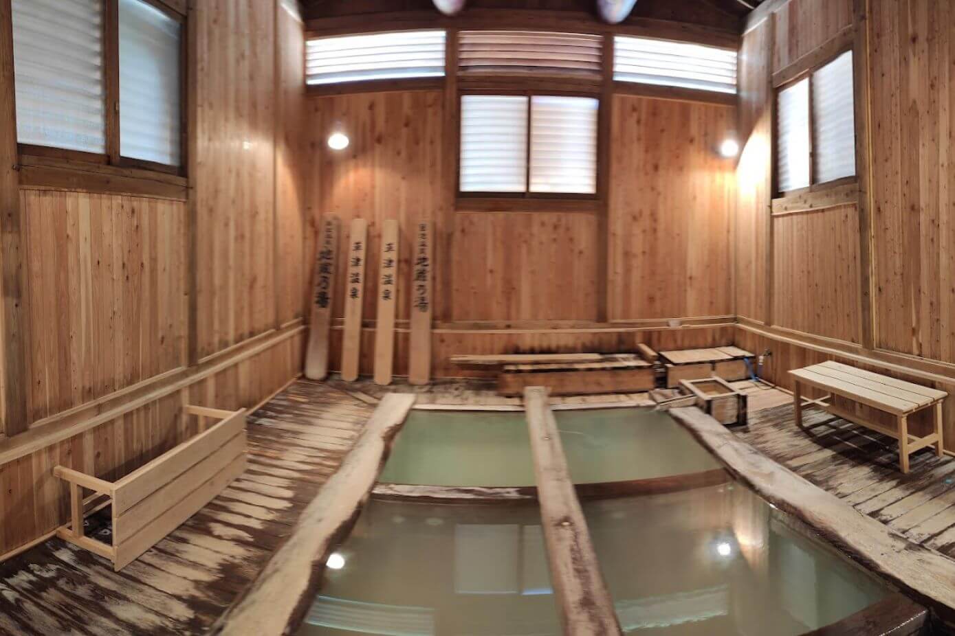 Picture of the main baths of Jizo no Yu in Gunma, Kanto