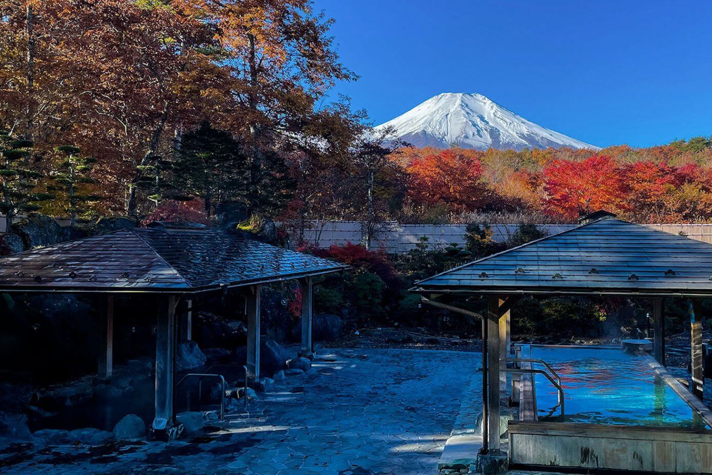 Picture of the main baths of Benifuji no Yu in Yamanashi, Chubu