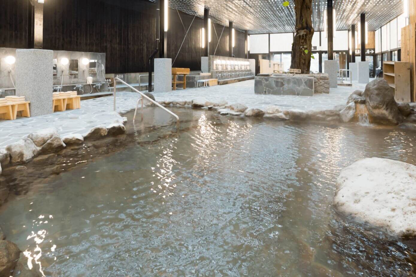 Picture of the main baths of Hyotan Onsen in Oita, Kyushu