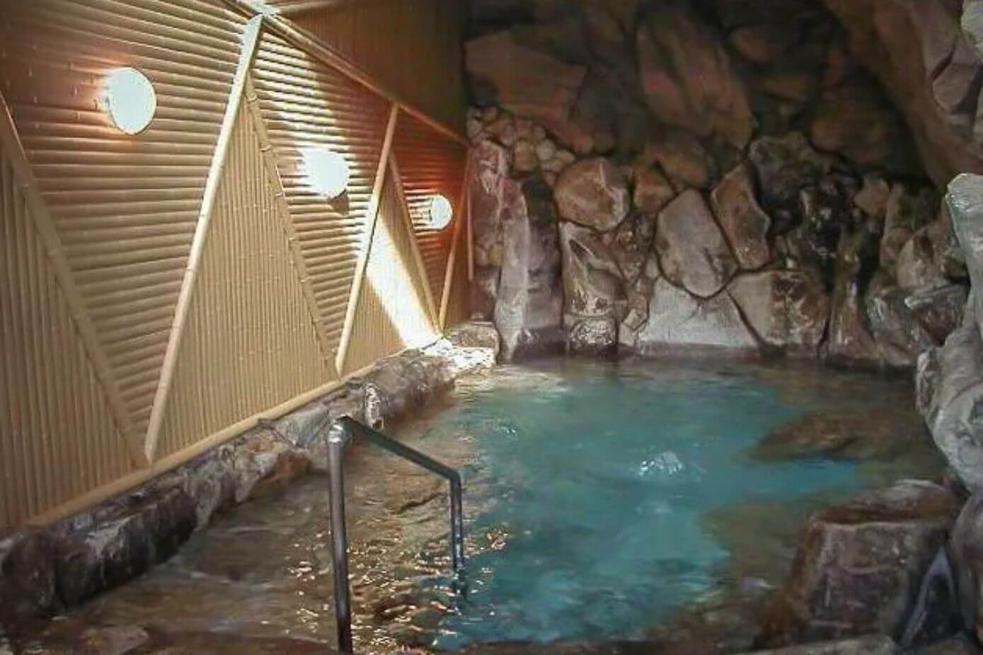 Picture of the main baths of Ichinoyu Onsen in Hyogo, Kansai