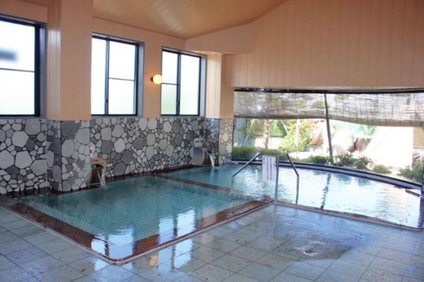 Picture of the main baths of Karankoron Onsen in Aomori, Tohoku