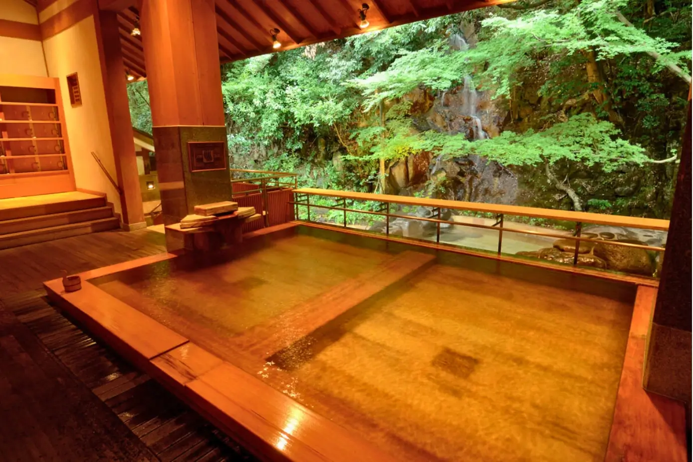 Picture of the main baths of Kayoi Toji Ikyu Spa in Kanagawa, Kanto