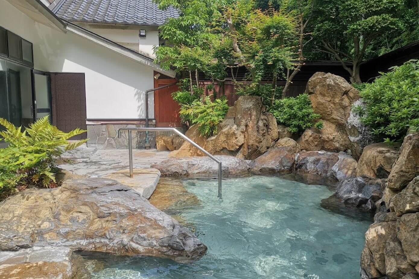 Picture of the main baths of Kounoyu Onsen in Hyogo, Kansai