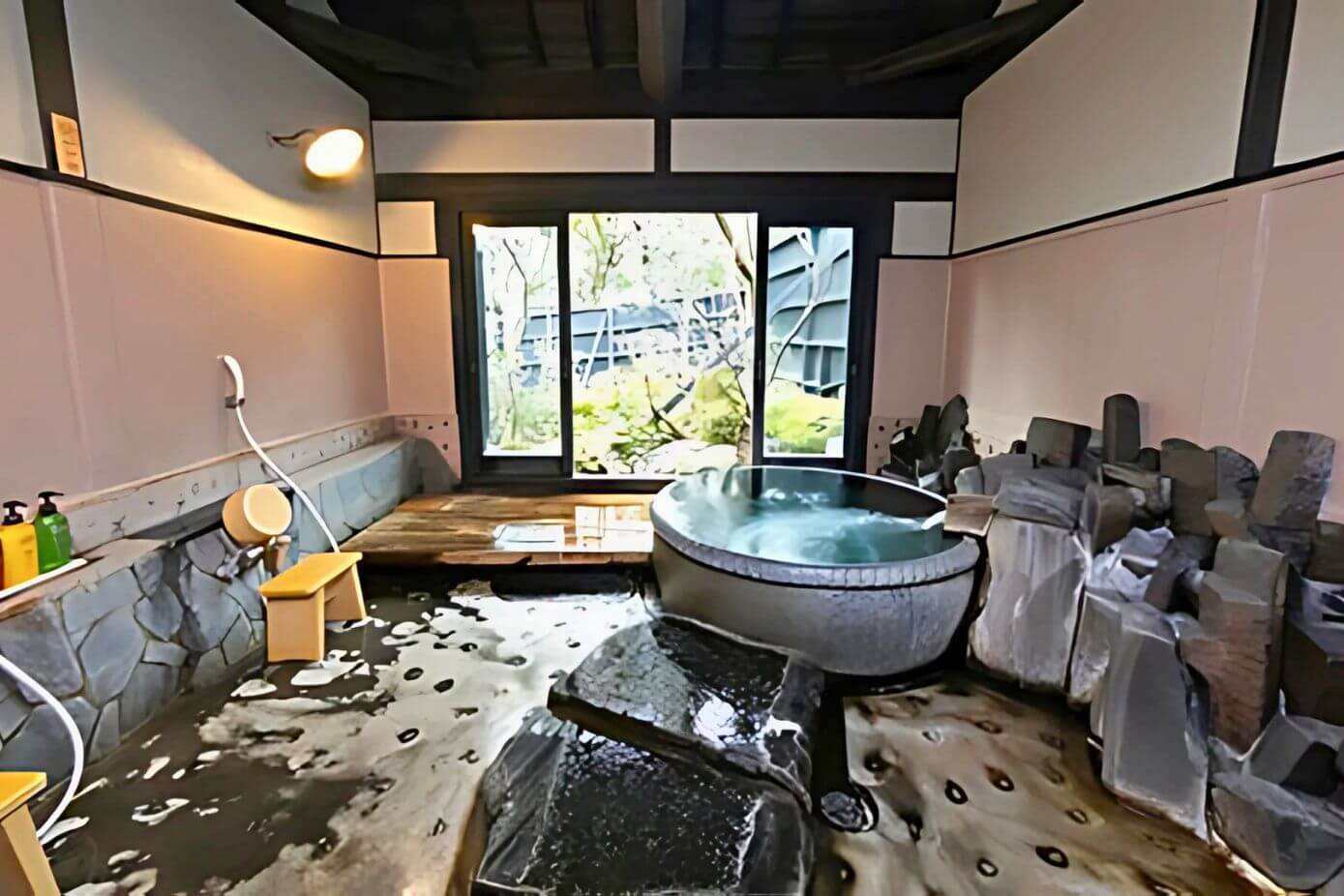 Picture of the main baths of Sakura Yu Onsen in Oita, Kyushu