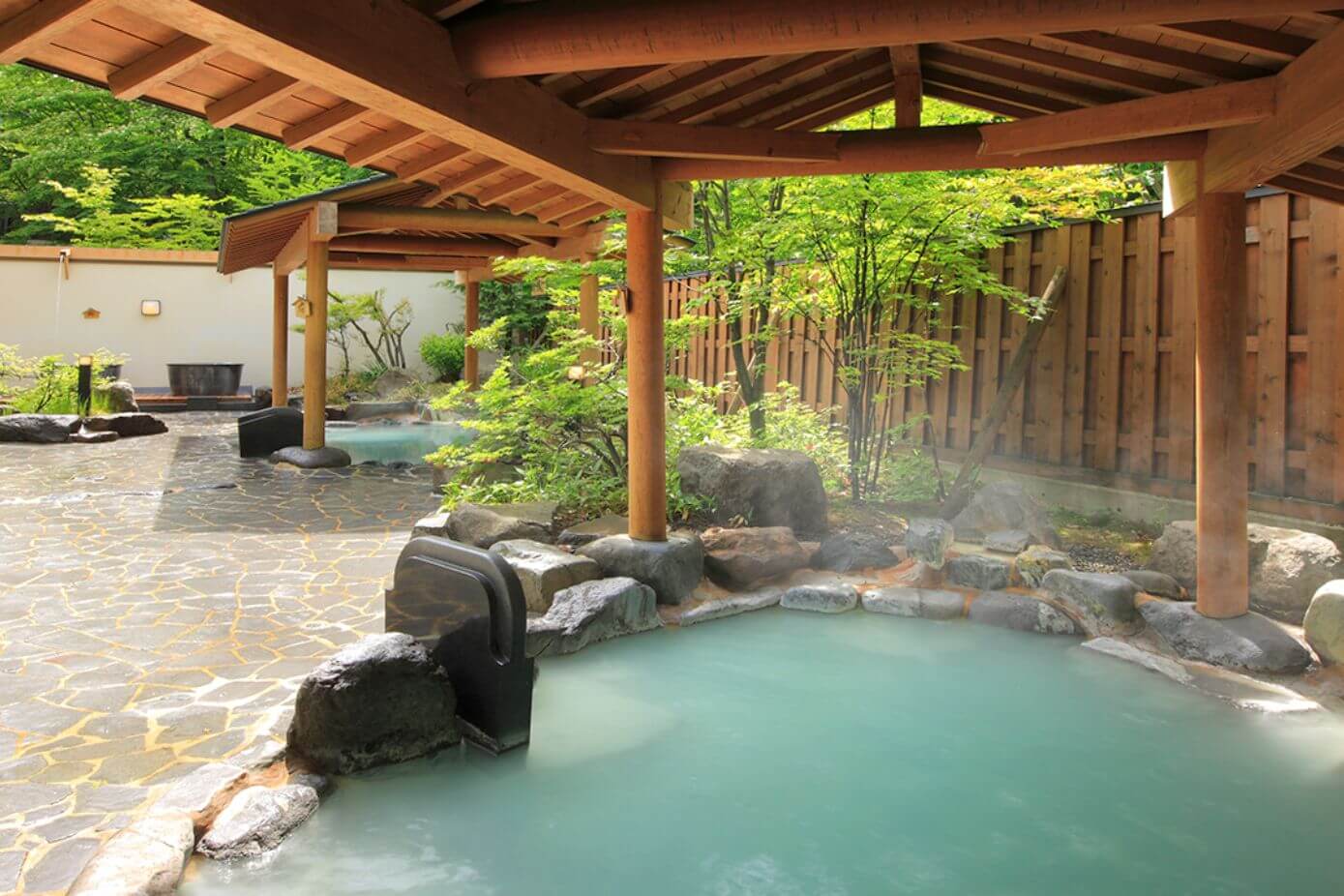 Picture of the main baths of Shinzaemon no Yu in Yamagata, Tohoku