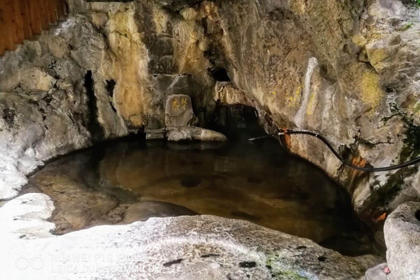 Picture of the main baths of Tsuetate Onsen Motoyu in Kumamoto, Kyushu