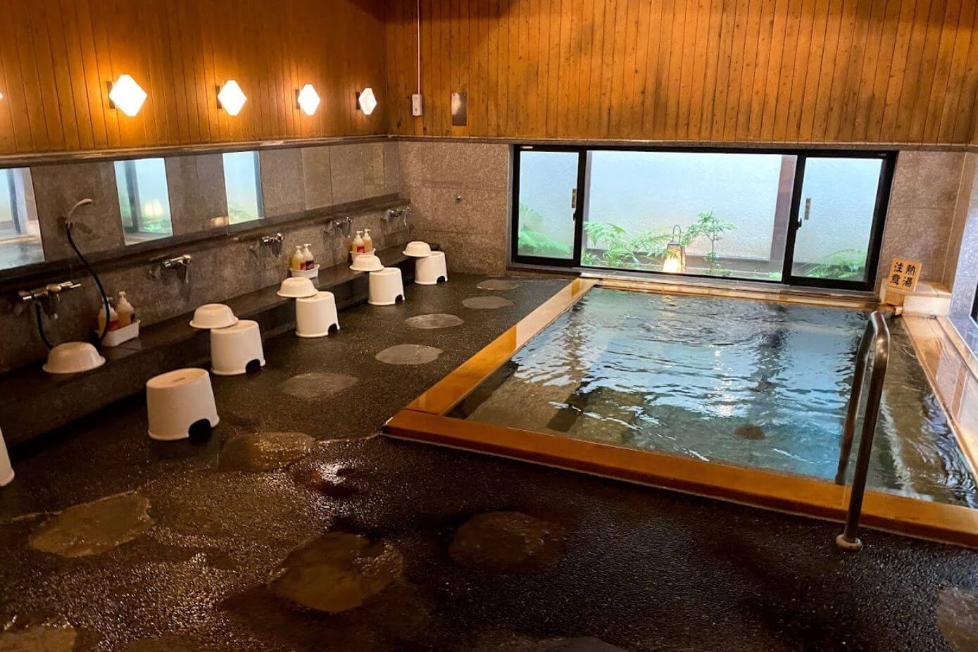 Picture of the main baths of Yanagiyu Onsen in Hyogo, Kansai